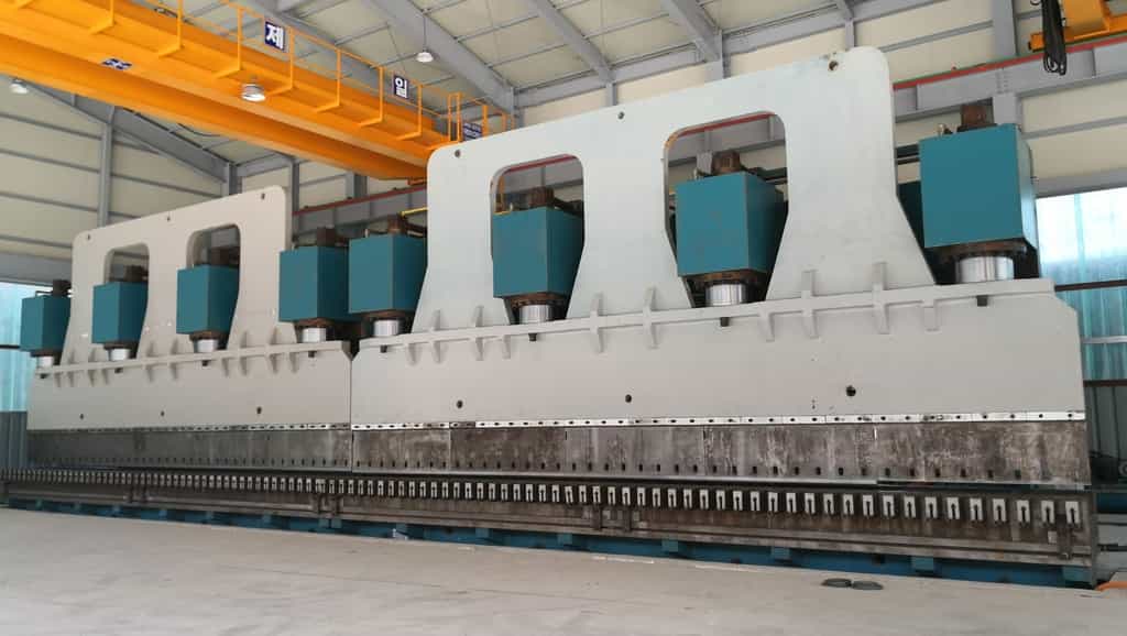 Листогибочный гидравлический пресс с ЧПУ MetalTec HBC 1200/6000