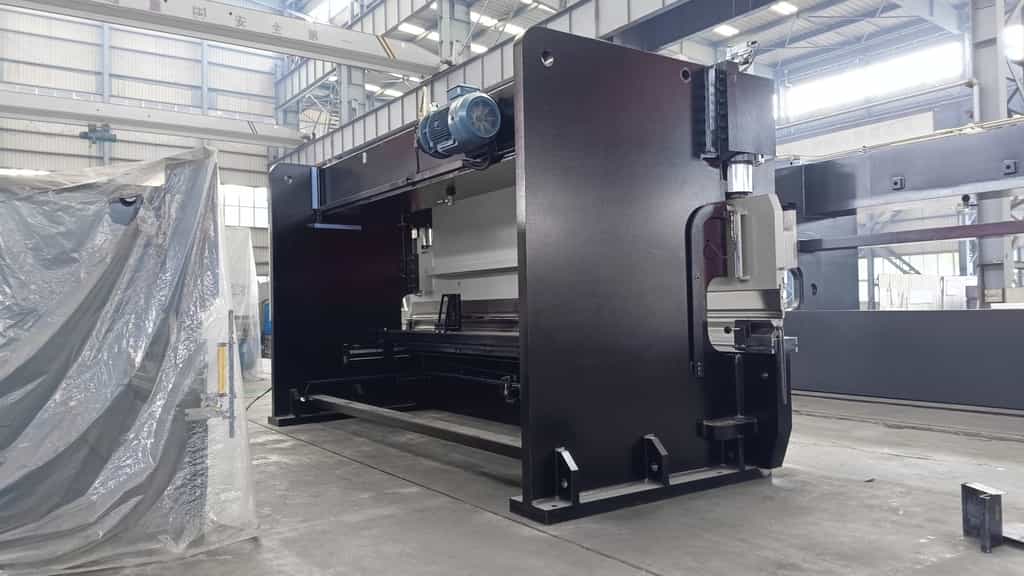 Листогибочный гидравлический пресс с ЧПУ MetalTec HBC 400/4000