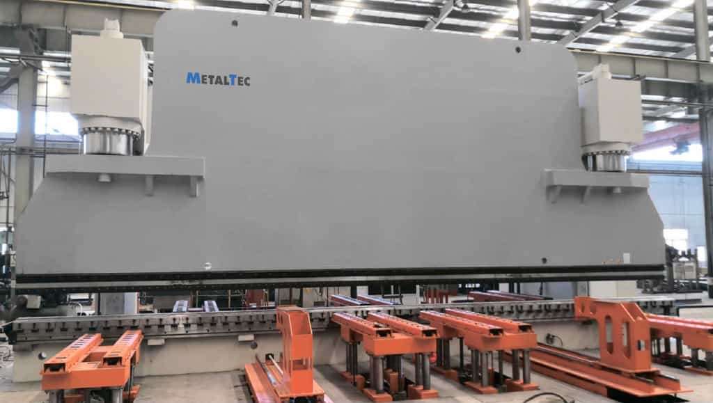 Листогибочный гидравлический пресс с ЧПУ MetalTec HBC 1200/6000