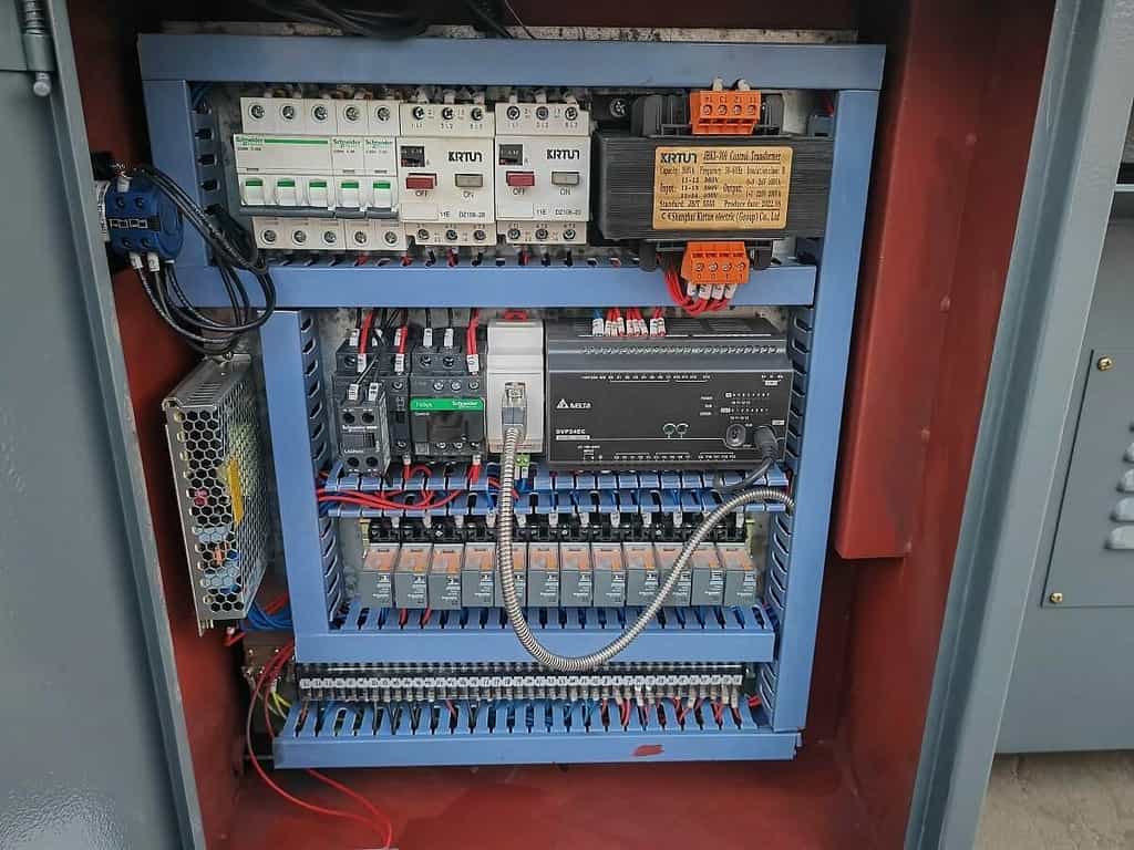 Автоматический колонный ленточнопильный станок MetalTec BS 500 CA